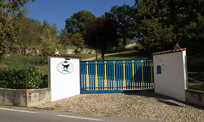 entrata allevamento Le Ombre Verdi Pocapaglia Bra Cuneo Piemonte